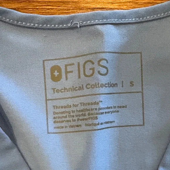 Figs Women’s Scrubs - Picture 5 of 6